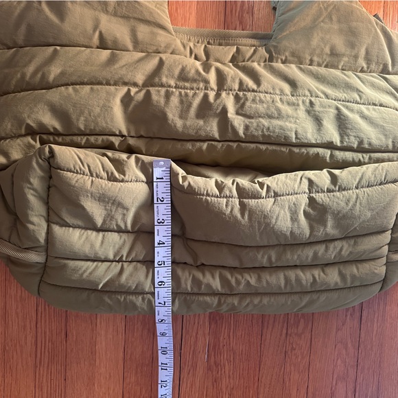 Everlane Quilted Weekender Bag in Moss Green, NWT - Picture 4 of 7